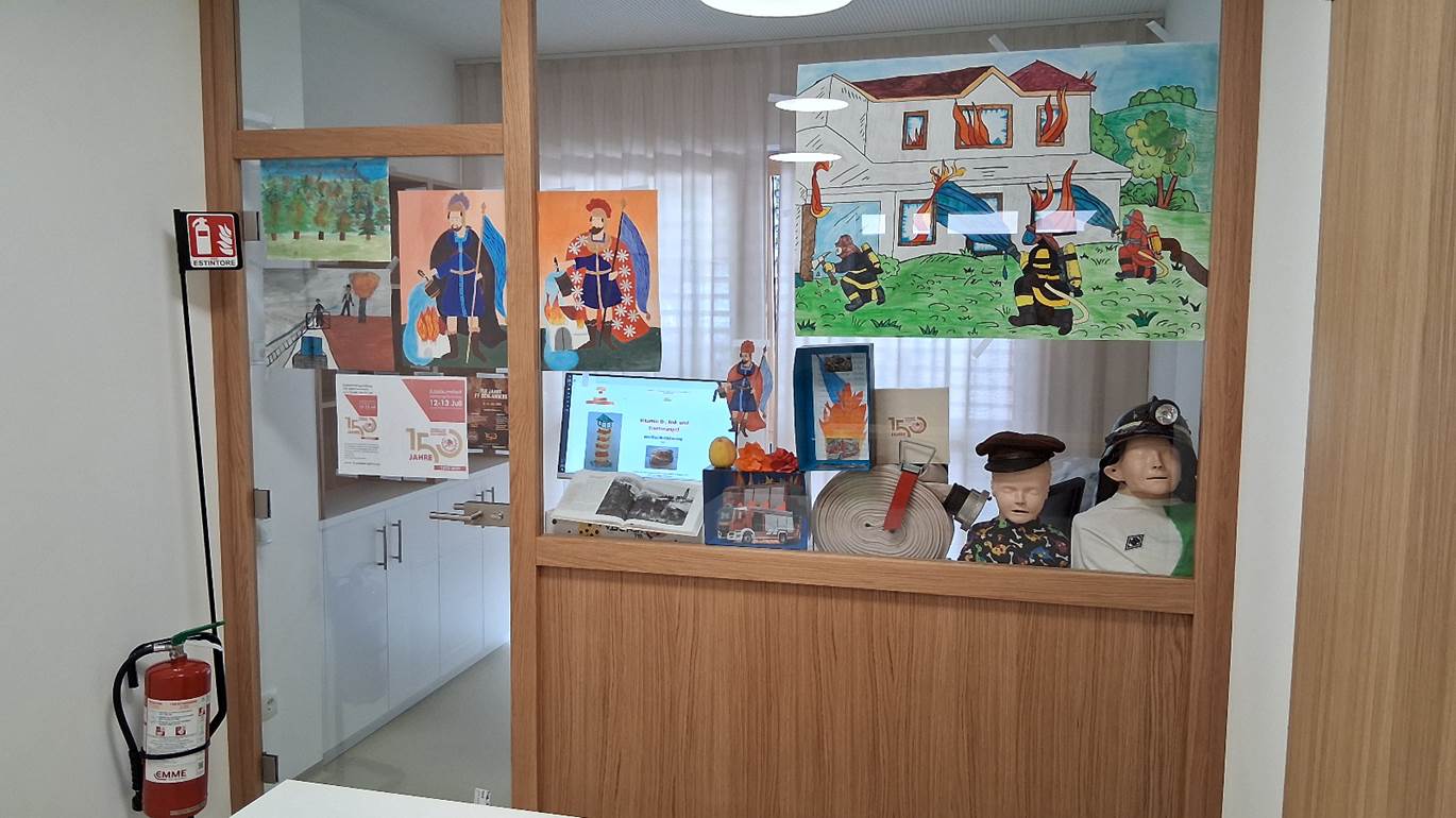 Ein Bild, das Im Haus, Wand, Mbel, Inneneinrichtung enthlt.

KI-generierte Inhalte knnen fehlerhaft sein.