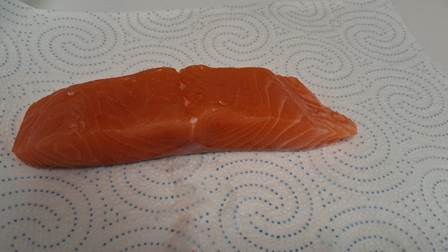Ein Bild, das Essen, Teller, Stck Fisch, Lachs enthlt.

KI-generierte Inhalte knnen fehlerhaft sein.